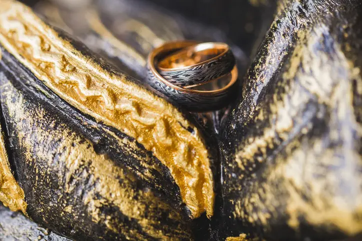 Does 14k Gold Turn Black When You Burn It 