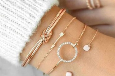 How much gold is required for a bangle?